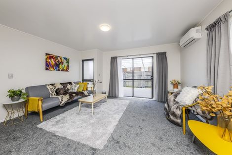 Photo of property in 1/98 Shifnal Drive, Randwick Park, Auckland, 2105