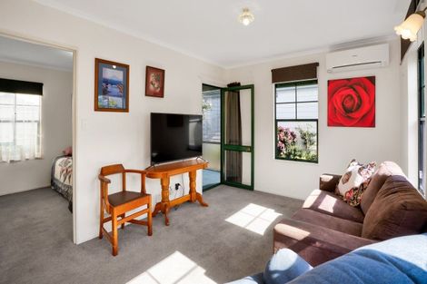 Photo of property in 70-76 Whiteley Street, Moturoa, New Plymouth, 4310