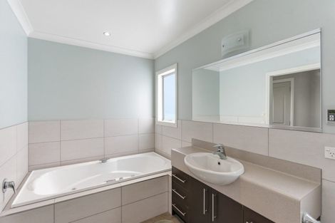 Photo of property in 10 Metzenthin Close, Raumati South, Paraparaumu, 5032