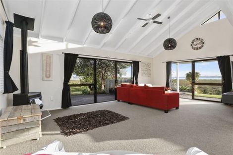 Photo of property in 44 Rewarewa Road, Te Atatu Peninsula, Auckland, 0610