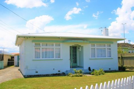 Photo of property in 6 Carlisle Street, Levin, 5510