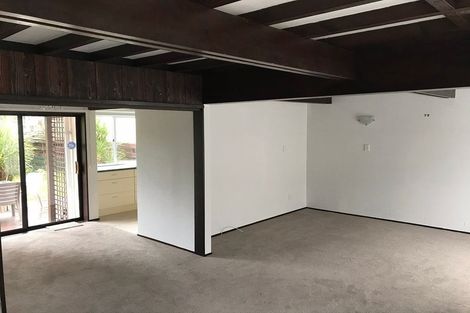 Photo of property in 2/5 Kegworth Place, Browns Bay, Auckland, 0630