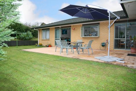Photo of property in 8 Matilda Place, Weymouth, Auckland, 2103