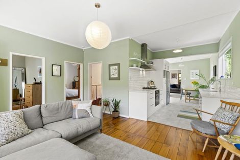 Photo of property in 71 Severn Street, Island Bay, Wellington, 6023