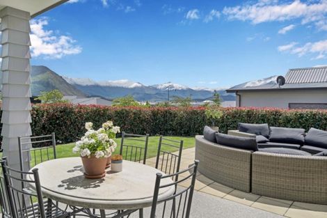 Photo of property in 4 Diamond Lane, Wanaka, 9305