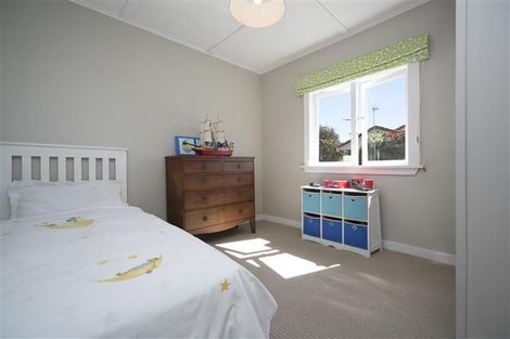 Photo of property in 4 Cleve Road, Green Bay, Auckland, 0604