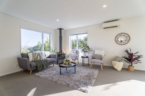 Photo of property in 13 Wakely Road, Newlands, Wellington, 6037