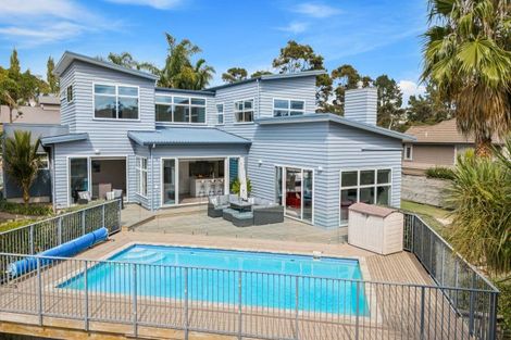 Photo of property in 17a Churchouse Road, Greenhithe, Auckland, 0632