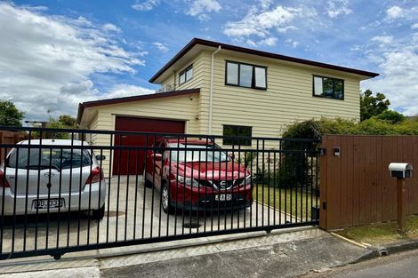 Photo of property in 9 Crestlands Place, Papakura, 2110