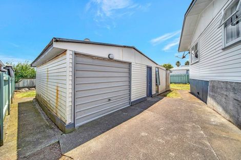 Photo of property in 23 Kemble Close, Mangere, Auckland, 2022