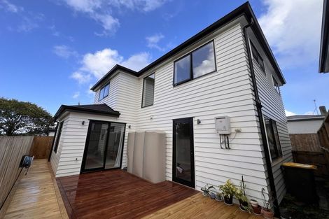 Photo of property in 27c Taipari Road, Te Atatu Peninsula, Auckland, 0610