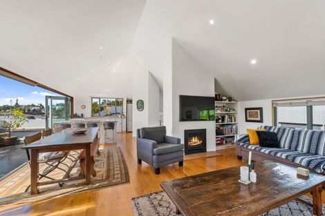 Photo of property in 2 Milton Road, Northcote Point, Auckland, 0627