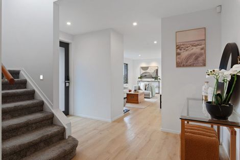 Photo of property in 18 Ridge Road, Waiake, Auckland, 0630