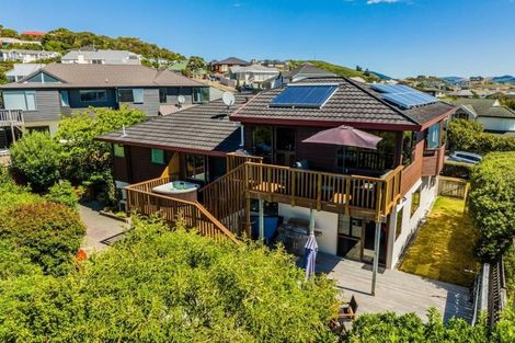 Photo of property in 12 Dornoch Place, Papakowhai, Porirua, 5024