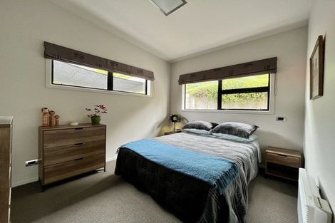 Photo of property in 70 Wynyard Crescent, Fernhill, Queenstown, 9300