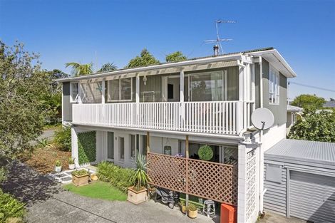 Photo of property in 1/3 Salem Place, Torbay, Auckland, 0630