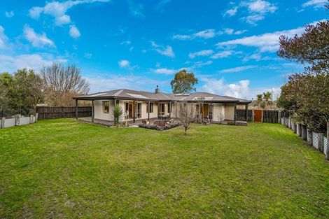 Photo of property in 70 Queens Avenue, Waikuku Beach, 7402