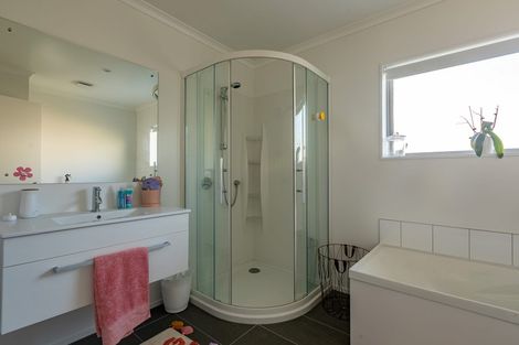 Photo of property in 120 Amesbury Drive, Churton Park, Wellington, 6037