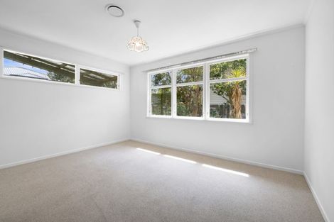Photo of property in 4 Lyford Crescent, Sunnynook, Auckland, 0620