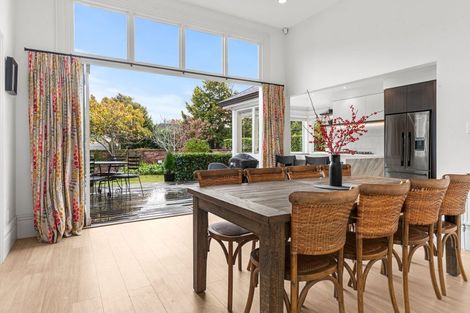 Photo of property in 8 Aikmans Road, Merivale, Christchurch, 8014