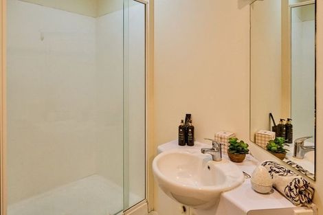 Photo of property in Terrace Tower Apartments, 6a/126 The Terrace, Wellington Central, Wellington, 6011