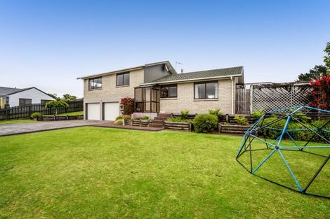 Photo of property in 17 Caledonia Place, Highlands Park, New Plymouth, 4312