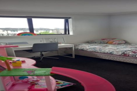 Photo of property in 17 Discovery Place, Marfell, New Plymouth, 4310