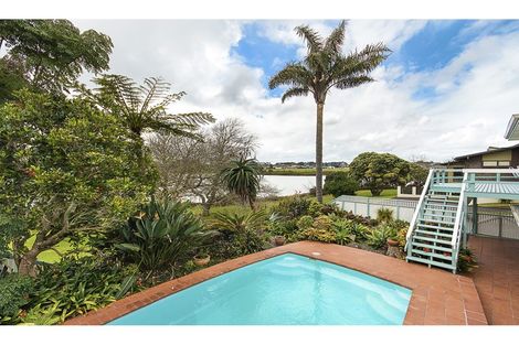 Photo of property in 25 Riverside Drive, Waiuku, 2123