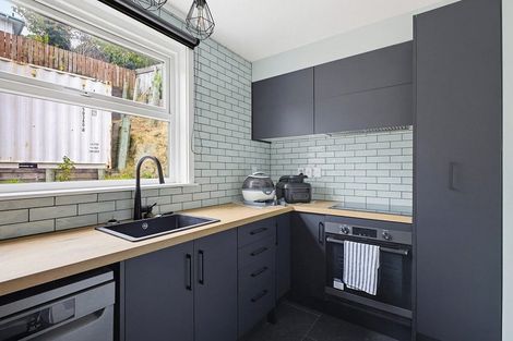 Photo of property in 112b Newlands Road, Newlands, Wellington, 6037