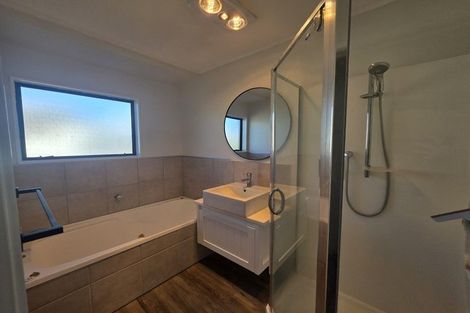 Photo of property in 128a Karewa Parade, Papamoa Beach, Papamoa, 3118