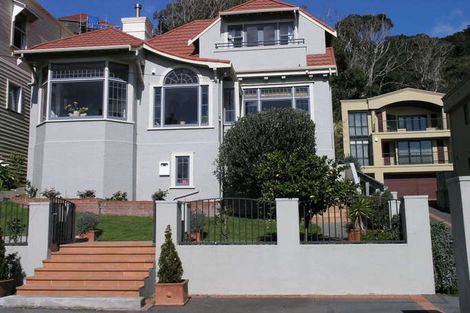 Photo of property in 210 Oriental Parade, Oriental Bay, Wellington, 6011