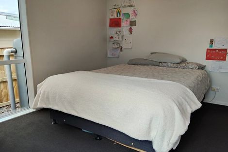 Photo of property in 10 Cohen Place, Milson, Palmerston North, 4414