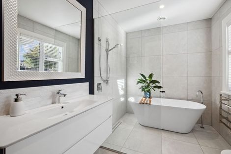 Photo of property in 19 Weston Road, St Albans, Christchurch, 8052
