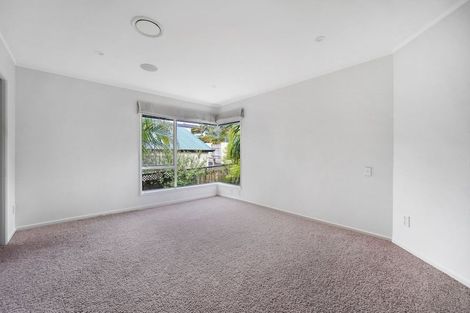 Photo of property in 9 Sandown Road, Rothesay Bay, Auckland, 0630