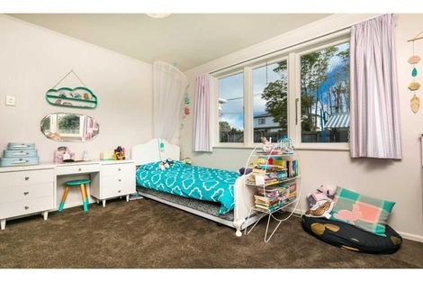 Photo of property in 100 Lincoln Park Avenue, Massey, Auckland, 0614