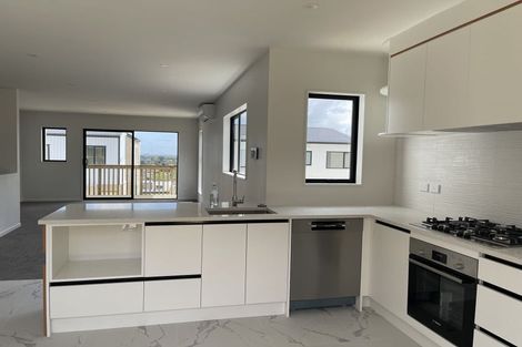 Photo of property in 4 Papauma Place, Papakura, 2110