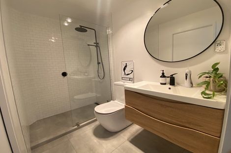 Photo of property in 37 Gill Avenue, Te Atatu Peninsula, Auckland, 0610