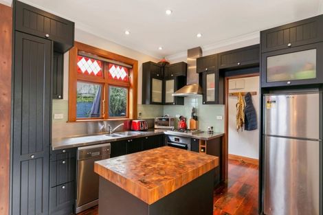 Photo of property in 105 Mortimer Terrace, Brooklyn, Wellington, 6021