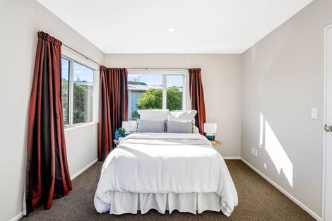 Photo of property in 6 Sumner Terrace, Aotea, Porirua, 5024