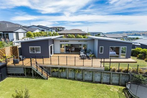 Photo of property in 136 Endeavour Drive, Whitby, Porirua, 5024
