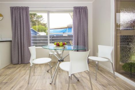 Photo of property in 8 Carbery Place, Manurewa, Auckland, 2102