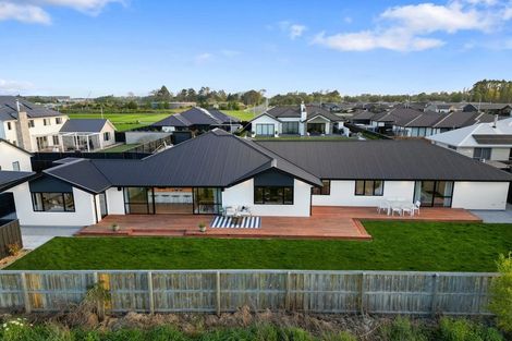 Photo of property in 7 Oakville Close, Rangiora, 7400