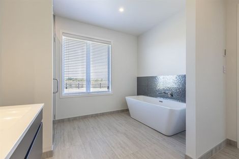 Photo of property in 33 Hartwell Drive, Kelvin Grove, Palmerston North, 4470