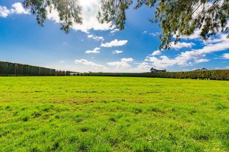 Photo of property in 42 Taupaki Road, Taupaki, 0782