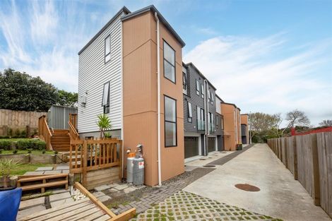 Photo of property in 28d Edmonton Road, Henderson, Auckland, 0612