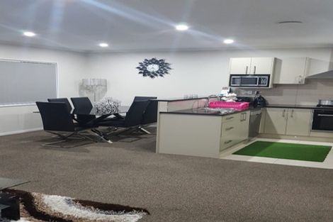 Photo of property in 143a Henderson Valley Road, Henderson, Auckland, 0612