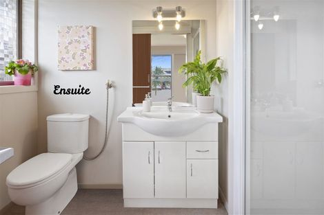 Photo of property in 19 Wesley Avenue, Frankleigh Park, New Plymouth, 4310