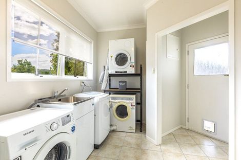 Photo of property in 114 Avondale Road, Taradale, Napier, 4112