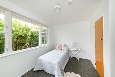Photo of property in 30 Mokau Place, Terrace End, Palmerston North, 4410