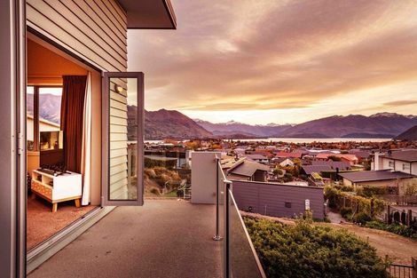 Photo of property in 12 Bovett Place, Wanaka, 9305